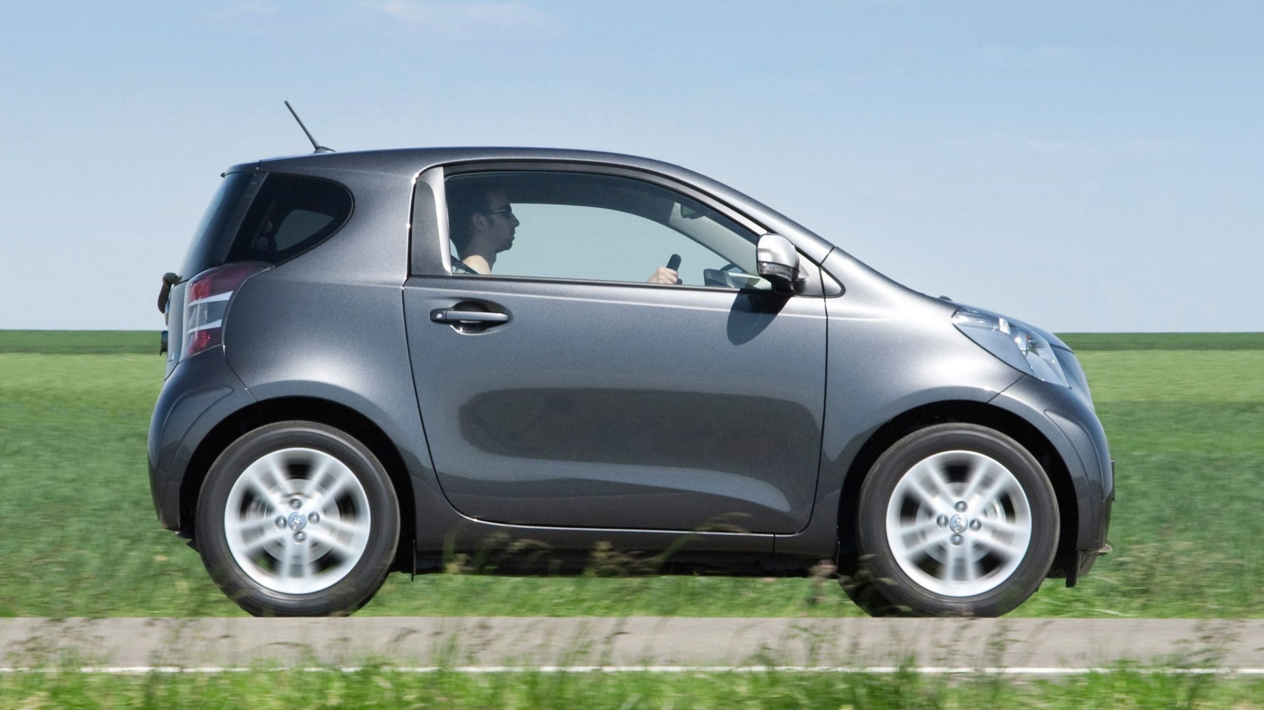 Toyota IQ - Image 2